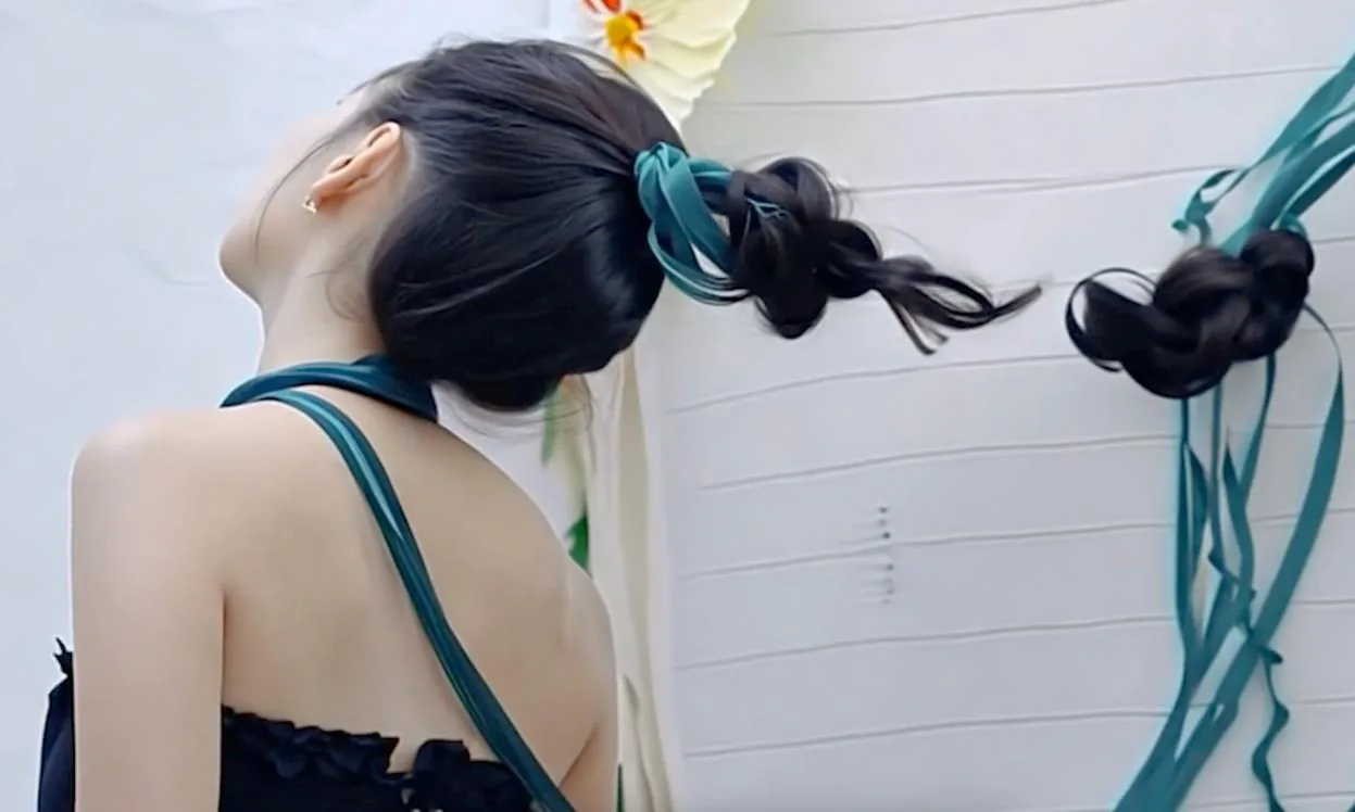 Unravel, video still
